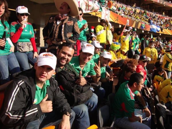 Joel Lizárraga comentó que a pesar de que no los dejaron meter sus instrumentos al estadio de futbol, cantaron y se emocionaron al entonar el ya tradicional 'Cielito lindo' cada vez que juega el equipo mexicano.