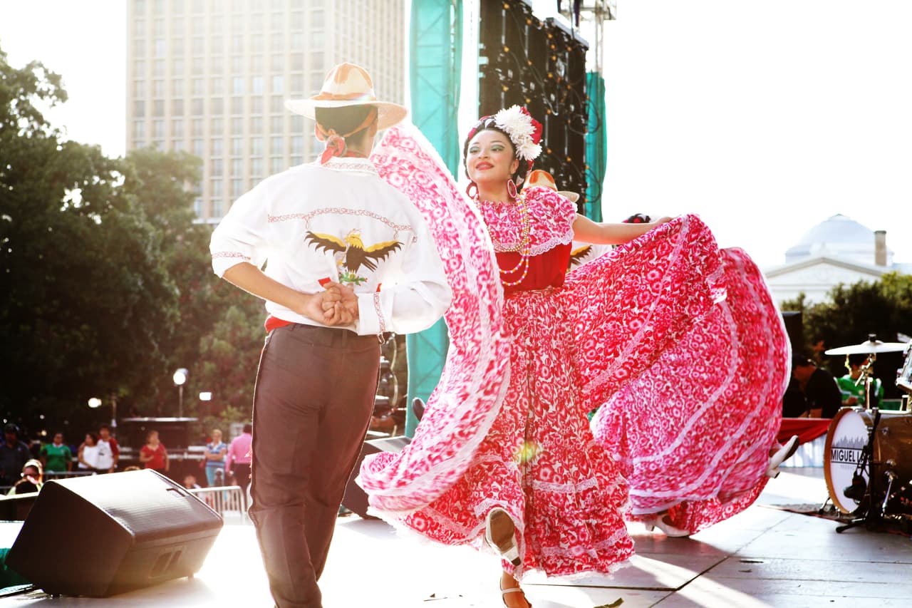 El equipo de Univision dio El Grito con mariachi y grandes espectáculos desde el Capitolio de Texas.