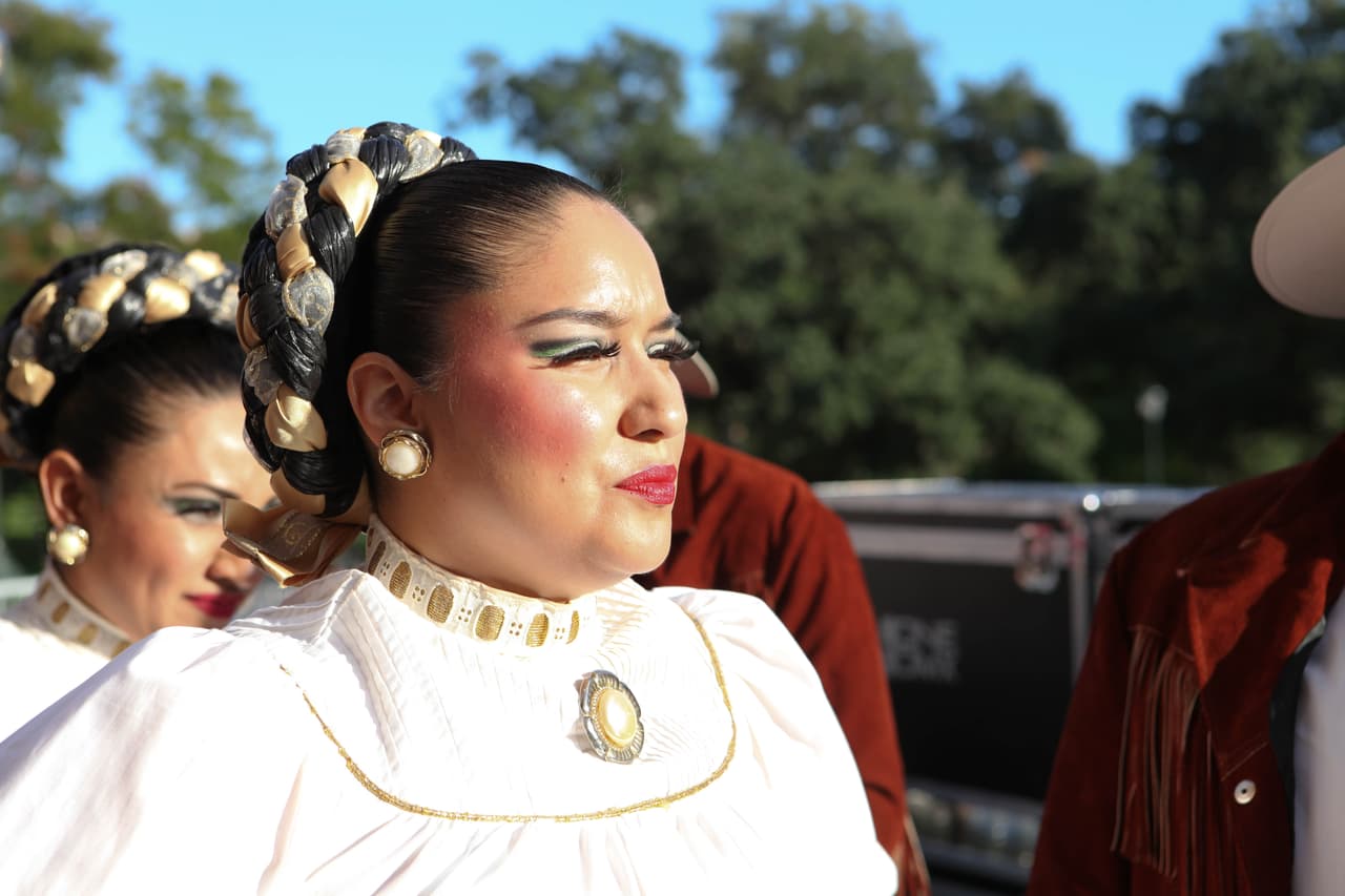 El equipo de Univision dio El Grito con mariachi y grandes espectáculos desde el Capitolio de Texas.