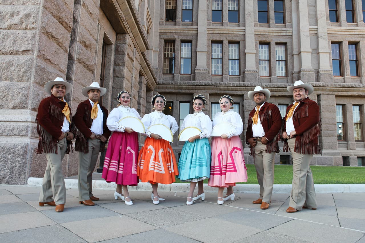 El equipo de Univision dio El Grito con mariachi y grandes espectáculos desde el Capitolio de Texas.