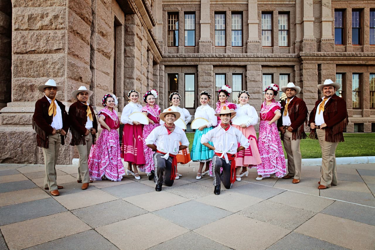 El equipo de Univision dio El Grito con mariachi y grandes espectáculos desde el Capitolio de Texas.
