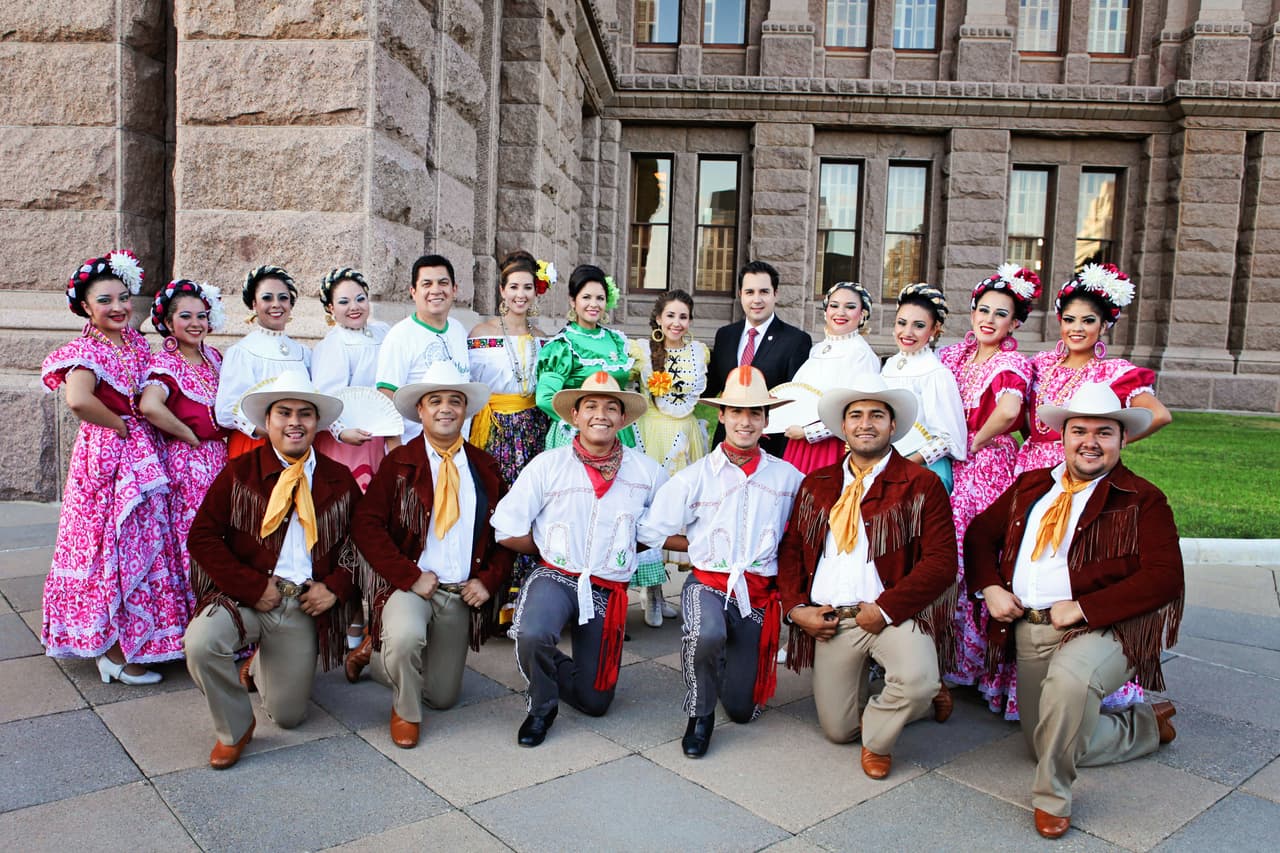 El equipo de Univision dio El Grito con mariachi y grandes espectáculos desde el Capitolio de Texas.