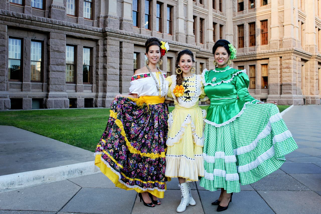 El equipo de Univision dio El Grito con mariachi y grandes espectáculos desde el Capitolio de Texas.