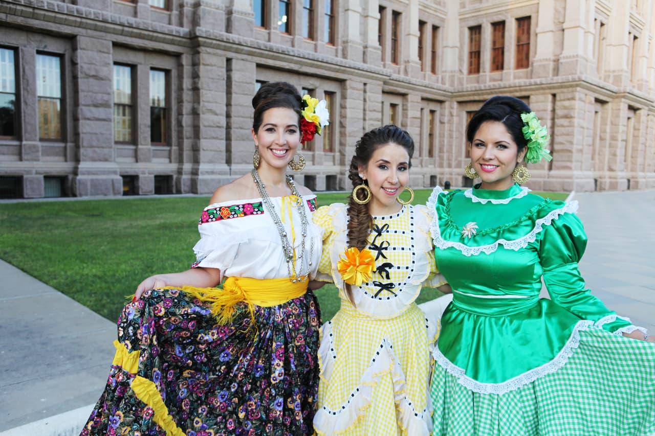El equipo de Univision dio El Grito con mariachi y grandes espectáculos desde el Capitolio de Texas.