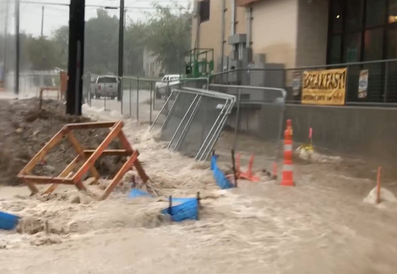 Frente trae precipitaciones e inundaciones al norte de Texas