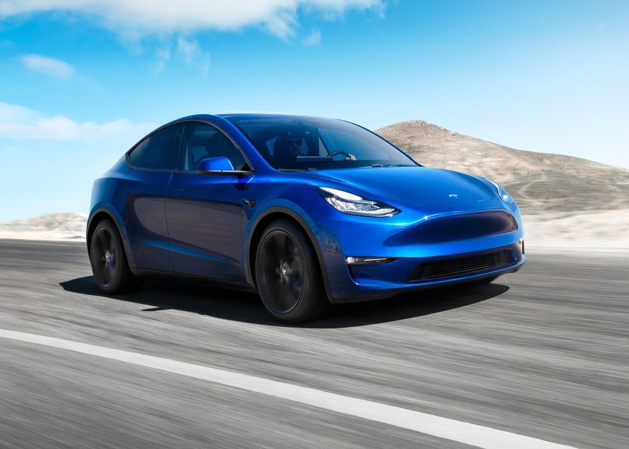<h3 class="cms-H3-H3"><b>1. Tesla Model Y</b></h3>
<br>
<br>
<b>Precio de una unidad nueva:</b> $56,685
<br>
<b>Precio de una unidad usada:</b> $64,930
<br>
<b>Diferencia porcentual:</b> 14.5%
<br>
<b>Diferencia en dólares:</b> $8,245