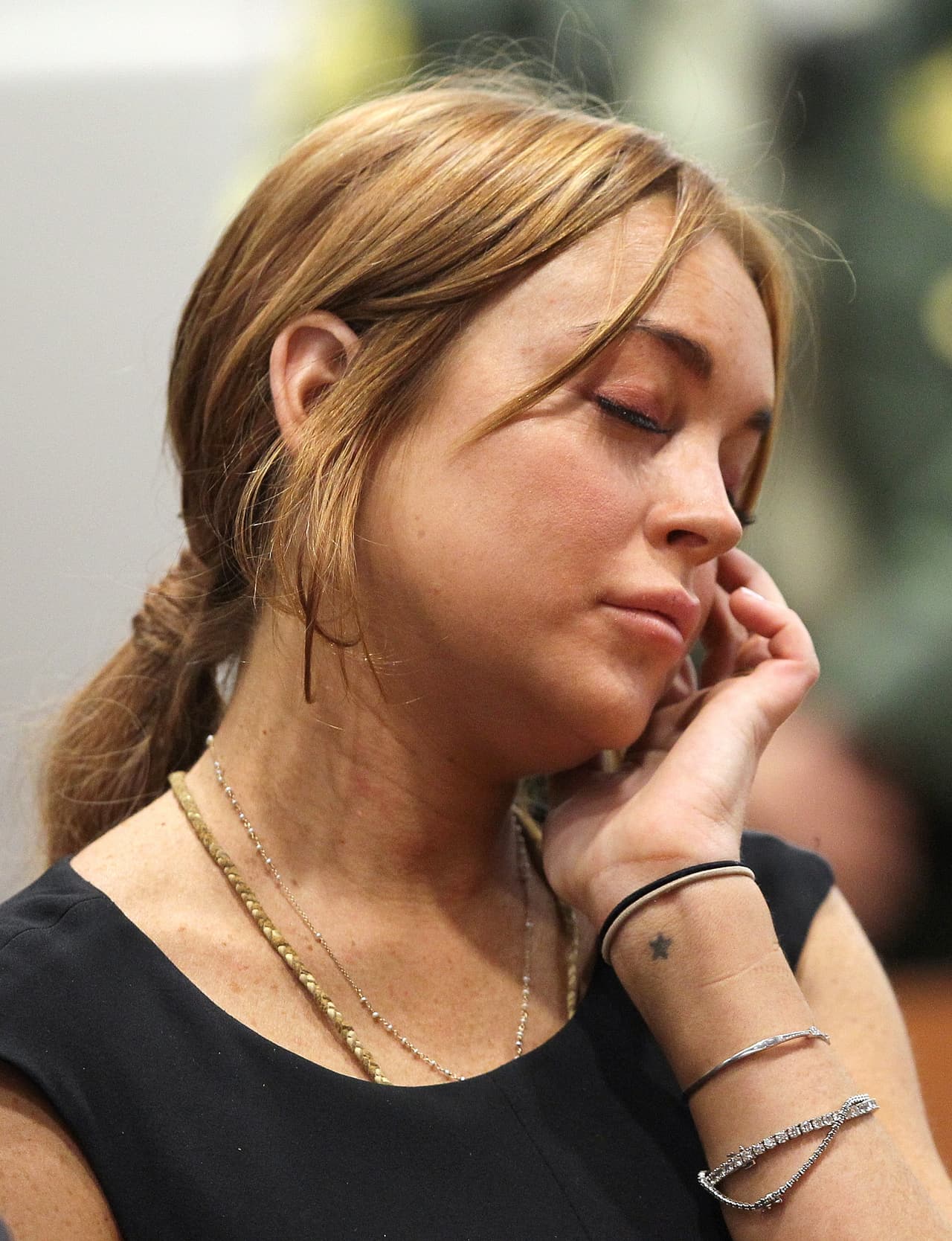 Una vez fue acorralada por un equipo de paparazis, pero en su intento de evadirlos, se tropezó con un cactus y terminó en el suelo.