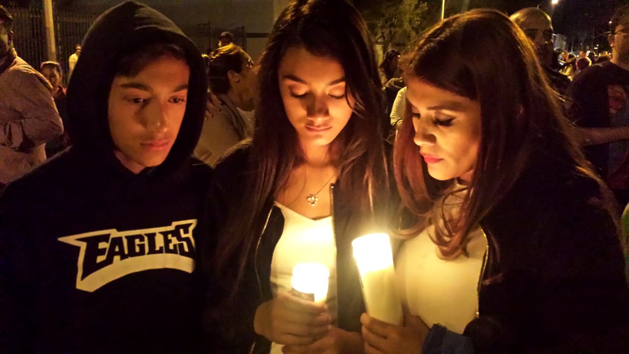 Compañeros de la escuela acudieron para honrar su memoria.