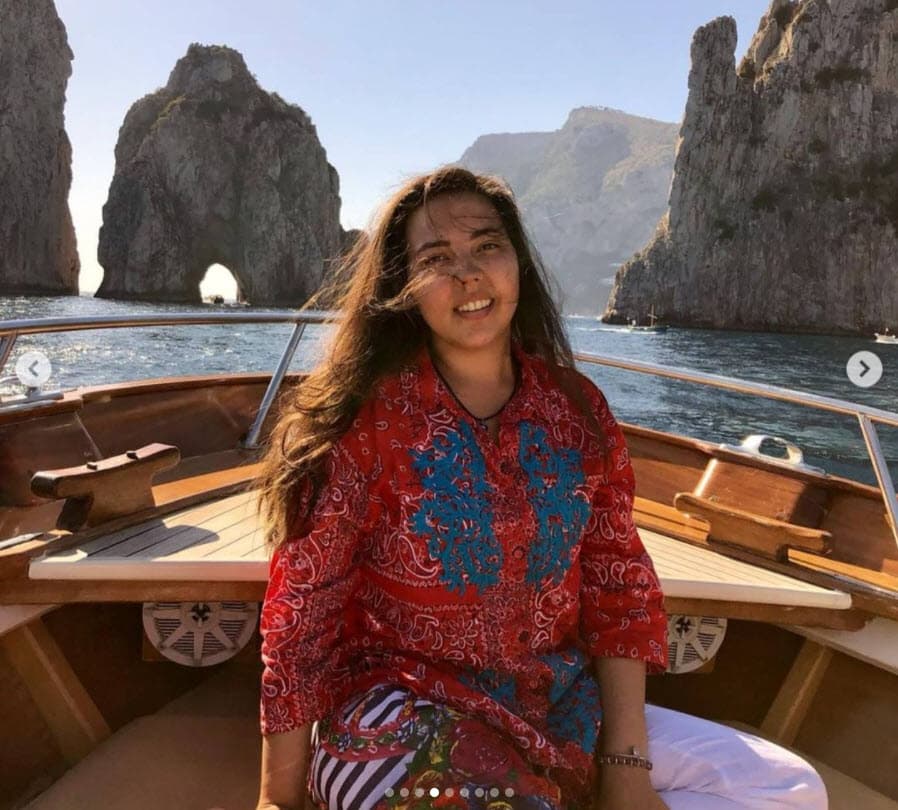 Por parte de la familia de Alejandra Guzmán, Sylvia Pasquel y su hija Stephanie Salas han sido las únicas que
<b><a href="https://www.univision.com/famosos/stephanie-salas-frida-sofia-muerte-hermana-fotos" target="_blank"> han expresado el pésame a Frida Sofía </a></b>y a sus familiares. 
<br>