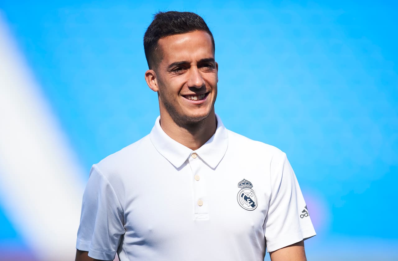 Aunque en España comentan que es complicada la salida de Lucas Vázquez, parece ser que el Arsenal está muy interesado en ficharlo.