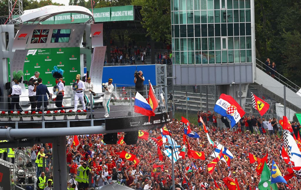 "Estamos en casa de Ferrari, pero vi muchísimas banderas británicas que me inspiraron", indicó Hamilton tras exhibirse en Monza, donde arrancó tercero.