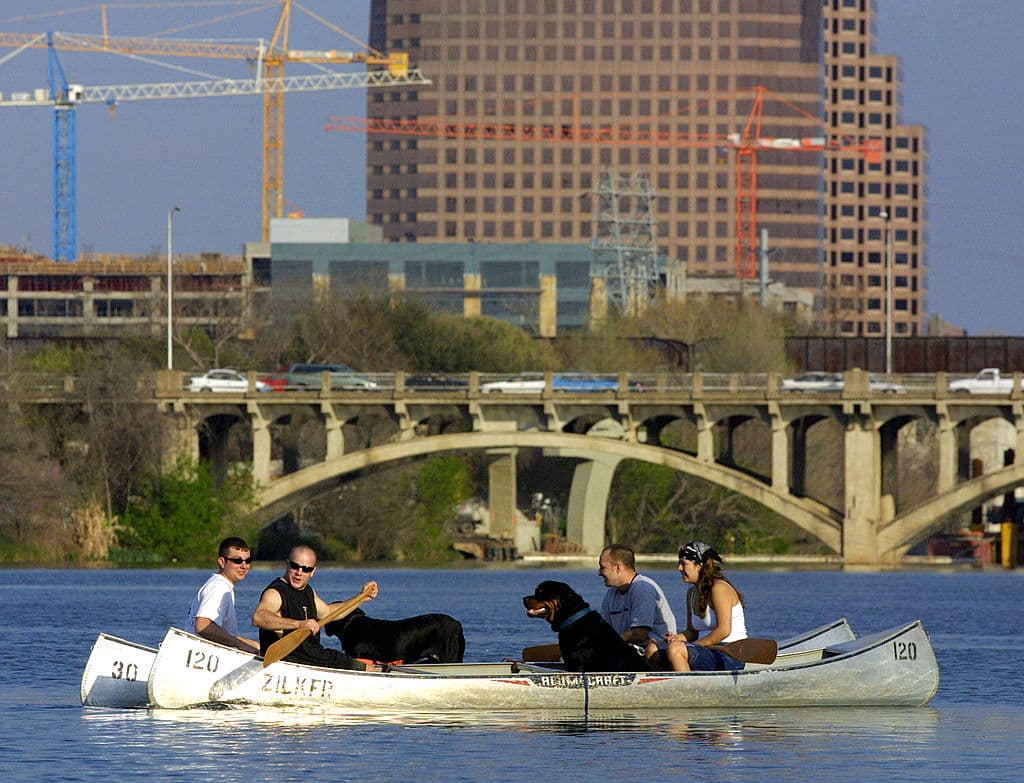 <b>Austin</b>, en Texas, se ubica en la posición número 
<b>22</b> de la lista. 
<b>Laredo</b> es la ciudad que tiene 
<b>el costo de vida más bajo para los jubilados</b>, mientras que San Francisco tiene el más alto.
<br>