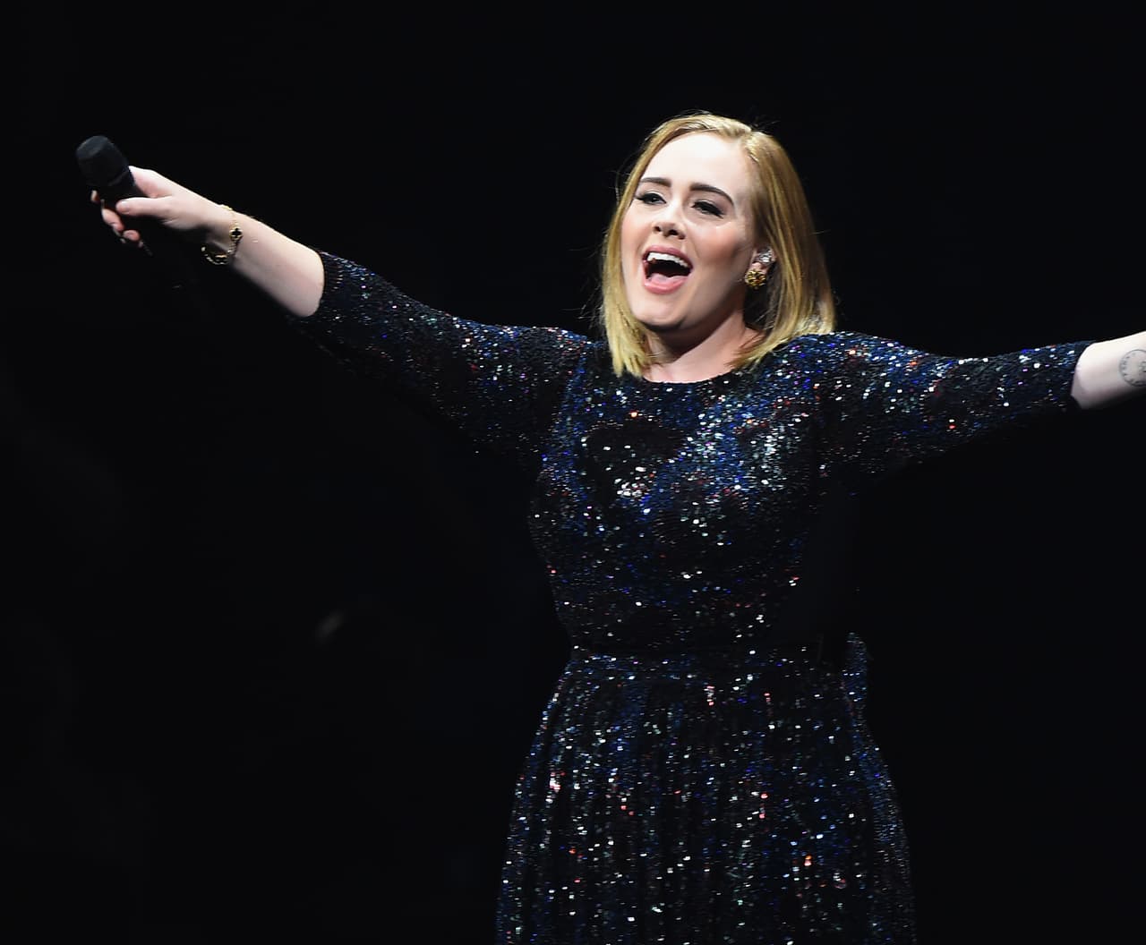 Adele tiene 5 nominaciones, las más importantes la de disco del año y canción del año.