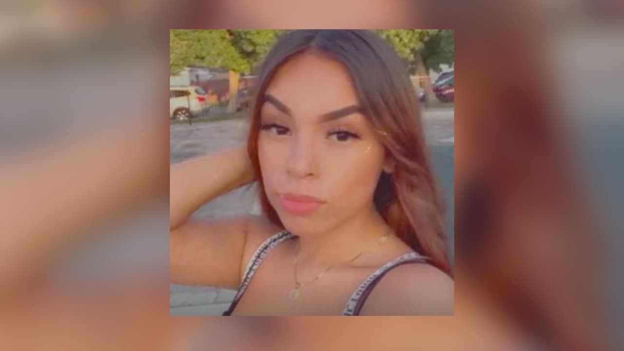 <b>Descripción física de Sujeily Zepeda:</b>
<br>Mide 5’02 de altura, pesa 110 y tiene una cicatriz en la ceja. El pasado viernes, llevaba una gorra Nike negra, una chaqueta gris de la marca Columbia, una camiseta deportiva Nike, pantalones rosa y Crocs blancos.