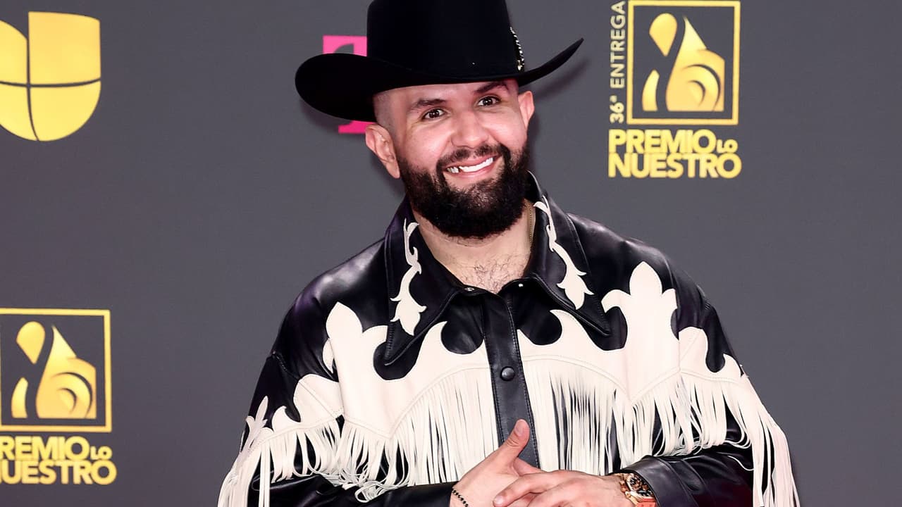 Carín León se llevó dos Premio Lo Nuestro 2025