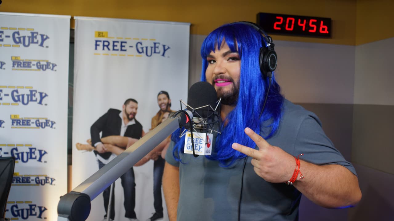 El Tambochi pago la apuesta contra El Compa Ivan cambiando de 'look' por un día.