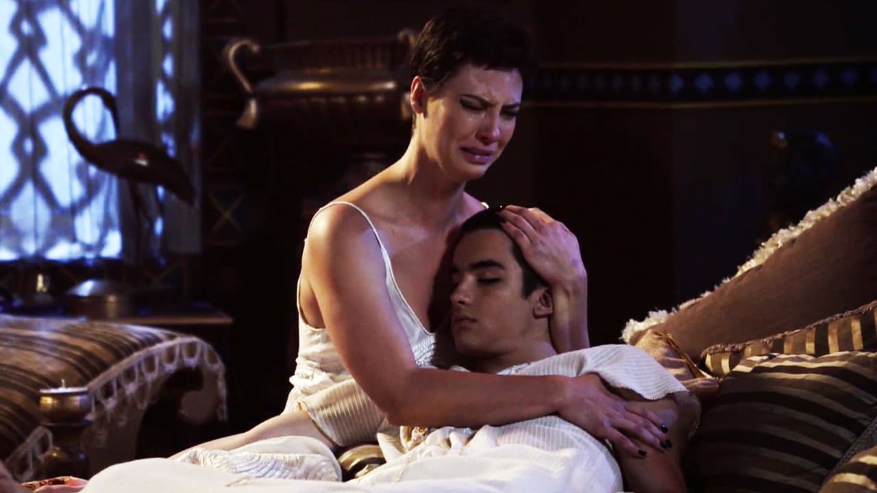 Sin embargo, Amenhotep murió muy joven al ser víctima de una de las plagas que azotaron al pueblo egipcio.