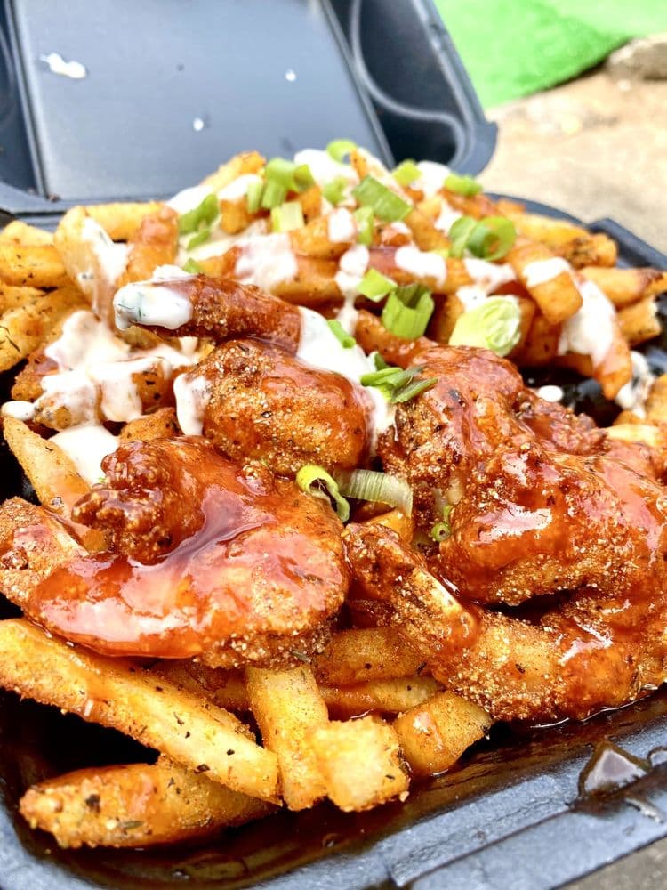 <b>Café Bourbon St</b>
<br>Dirección: 787 Windsor St. Atlanta, GA 30315
<br>Teléfono: (504) 584-8990
<br>Sitio web: 
<a href="http://cafebourbonst.com">http://cafebourbonst.com</a> 
<br>
<b><a href="https://www.yelp.com/map/cafe-bourbon-st-atlanta">Cómo llegar</a></b>
<br>
<br>Promocionan que ofrecen “comida auténtica de Nueva Orleans” que es servida por “una familia auténtica de Nueva Orleans”.