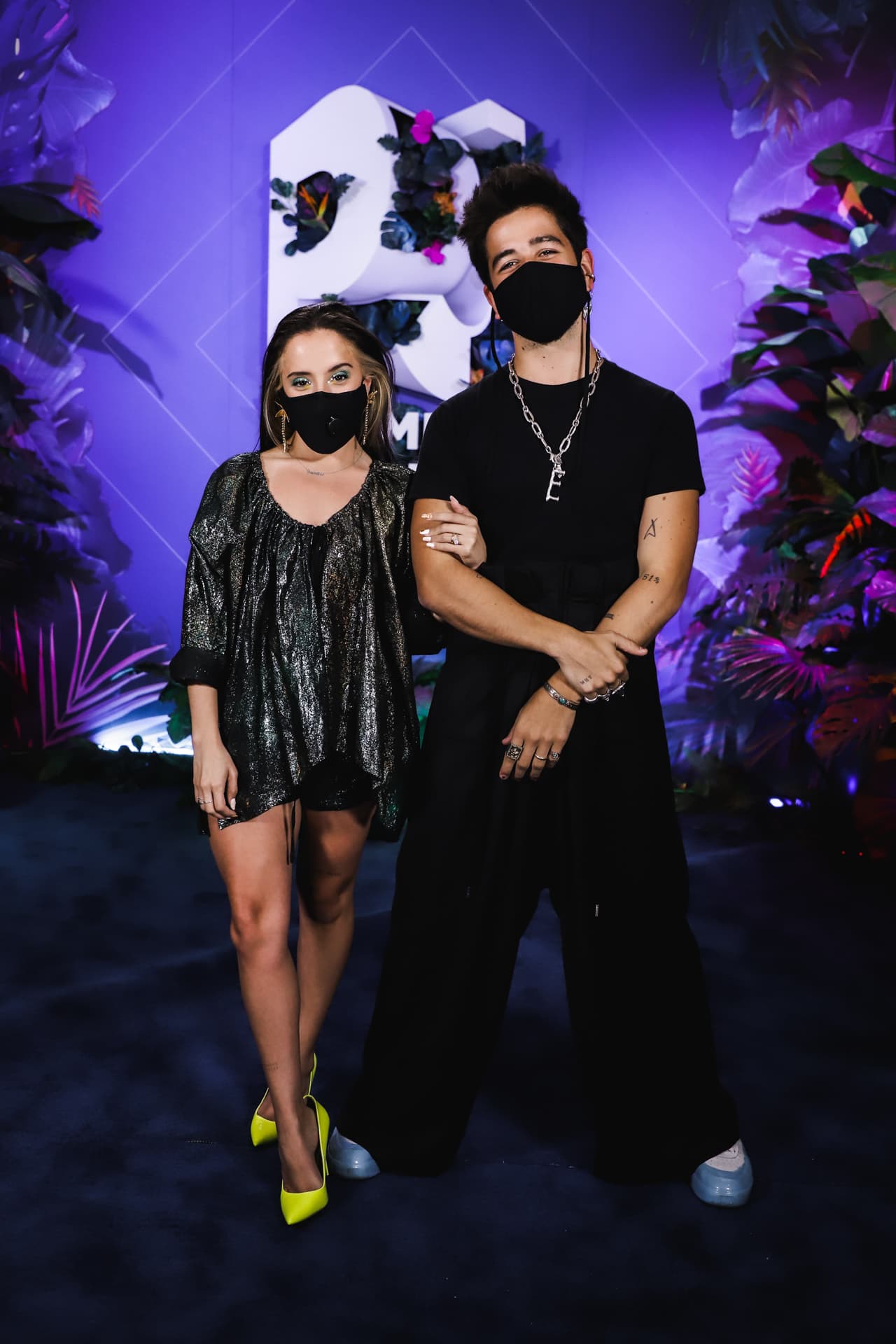 El cantante llegó a la premiación acompañado de Evaluna Montaner, su esposa.