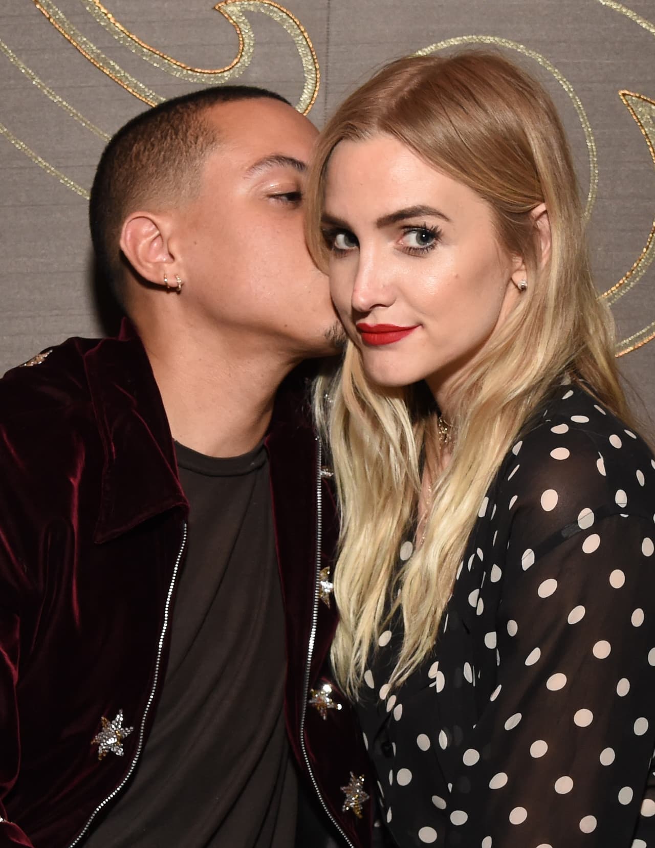 A mediados de la década pasada, transformó su rostro y así luce actualmente, un tanto retirada de los escenarios.