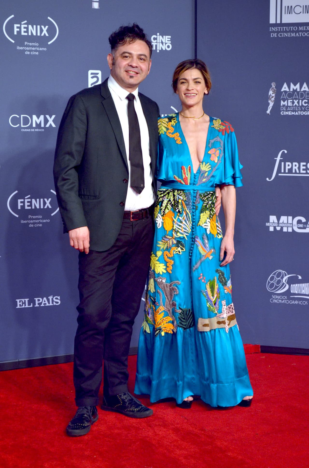 <b><a href="http://www.univision.com/temas/irene-azuela">Irene Azuela</a></b> es esposa del músico mexicano Enrique Rangel, quien es 10 años mayor que la actriz.