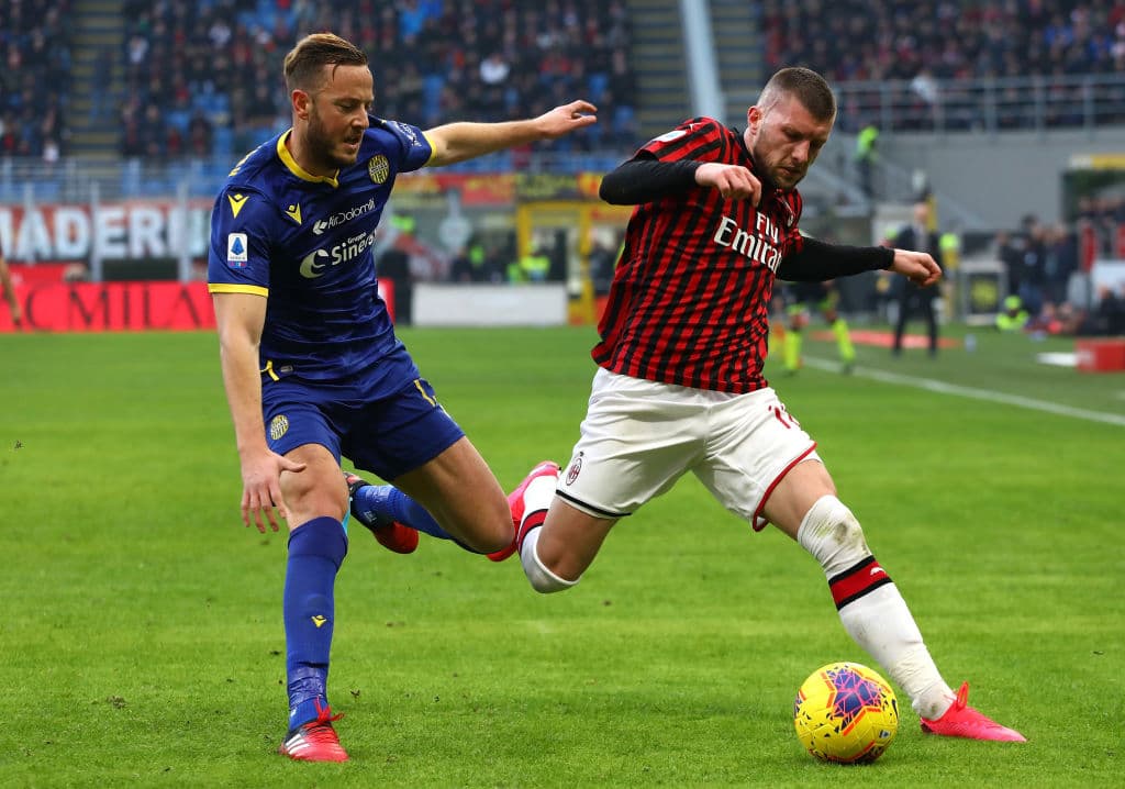 El Milan no pudo vencer al Hellas Verona, empataron a un gol.