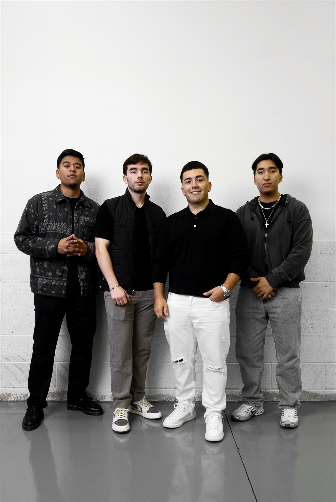 <h2 class="cms-H2-H2">Eslabón Armado confirmado como presentador para los Latin AMAs 2024</h2>
<br>Están nominados este año en ocho categorías de los Latin AMAs y tienen en su haber dos premios. Es el primer grupo de música mexicana en alcanzar el número 1 del Billboard Global 200. Su éxito ‘Ella Baila Sola’ junto a Peso Pluma, se convirtió en la canción latina más grande de 2023.
<br>