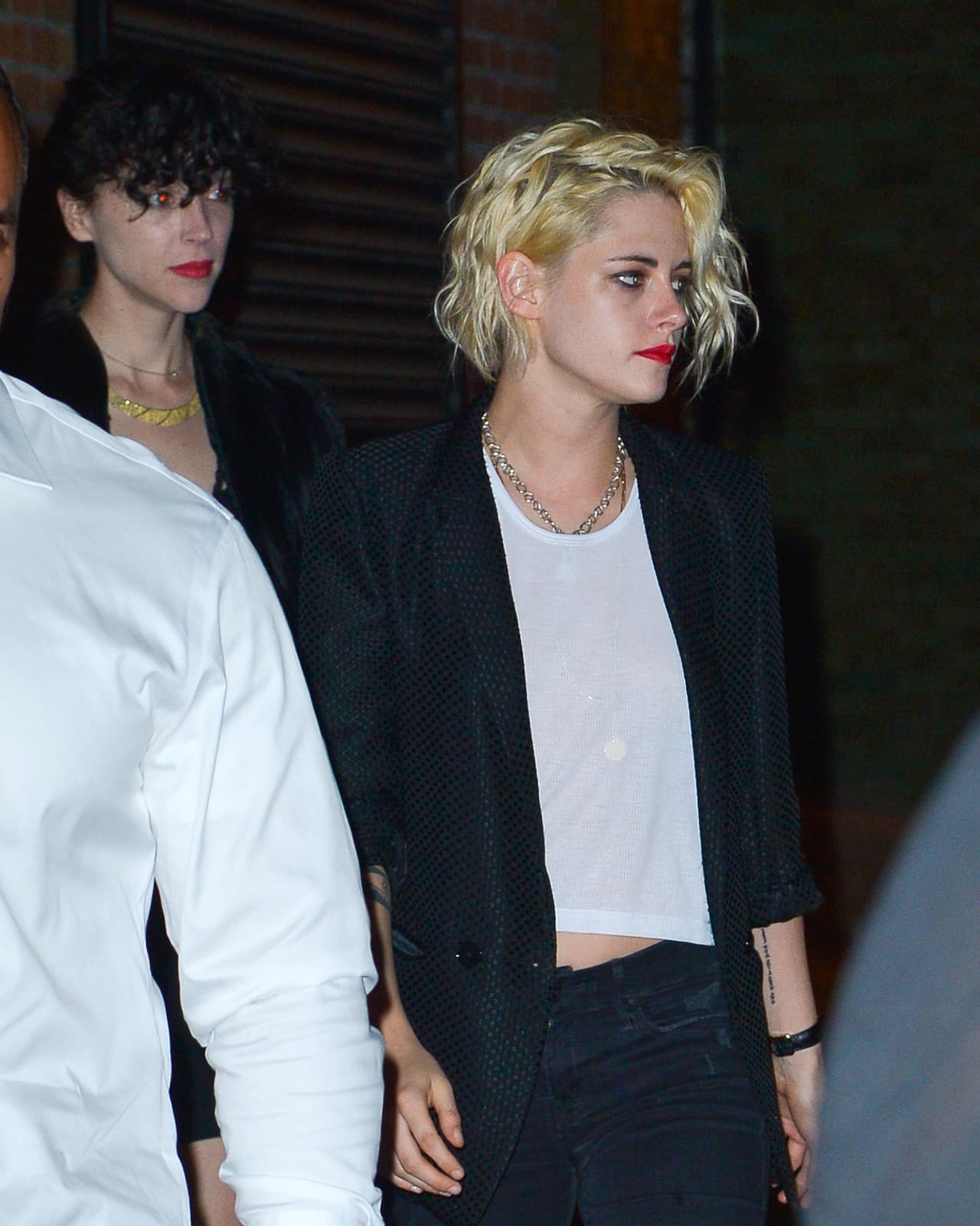 Y así fueron vistas paseando su amor.