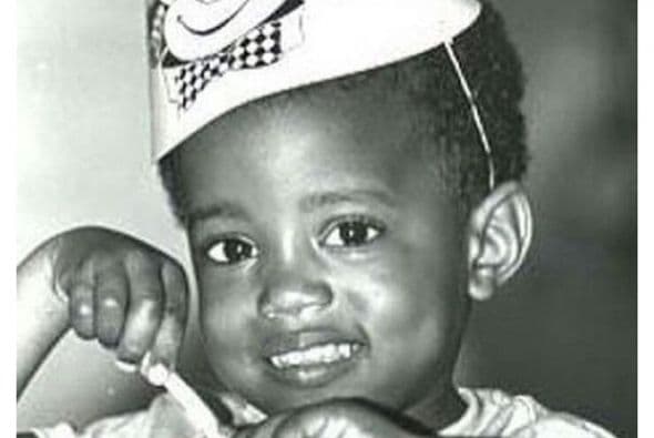 Fue con una serie de divertidas y originales fotografías que Kim, Kendall, Kylie, Kris y Khloé desearon lo mejor de lo mejor al rapero.