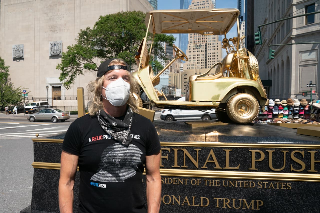 Lo llama el "Destructor de los derechos y libertades civiles".