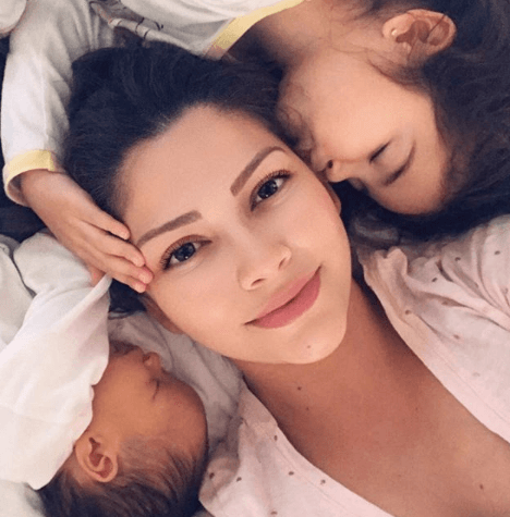 Ella pudo disfrutar completamente del amor de sus dos hijos en ese tiempo lejos del trabajo.