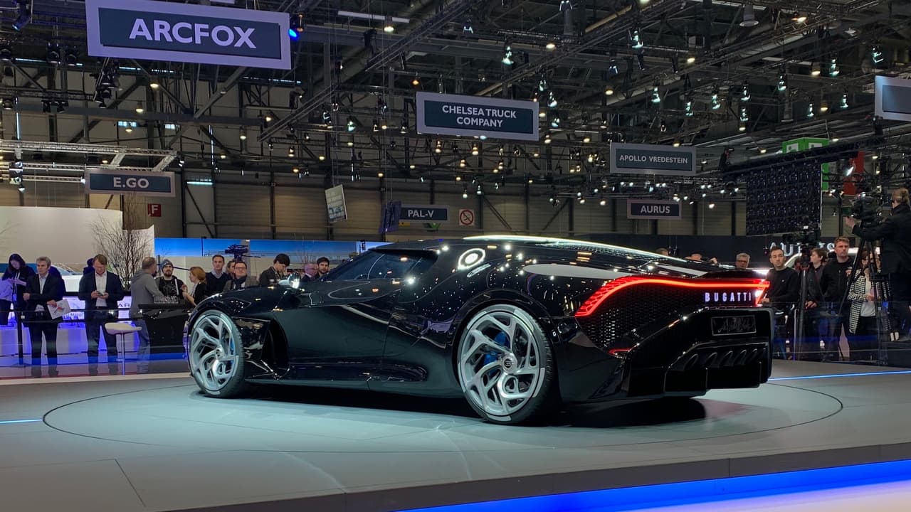 Según los rumores, uno de los compradores derrotados por CR7 en su empeño por adquirir este auto fue nada menos que 
<b>Ferdinand Piëch</b>, nieto y heredero de Ferdinand Porsche y expresidente del imperio automotriz al que se conoce como
<b> Grupo Volkswagen</b>, dueño de la marca Bugatti. ¡Golazo del portugués!