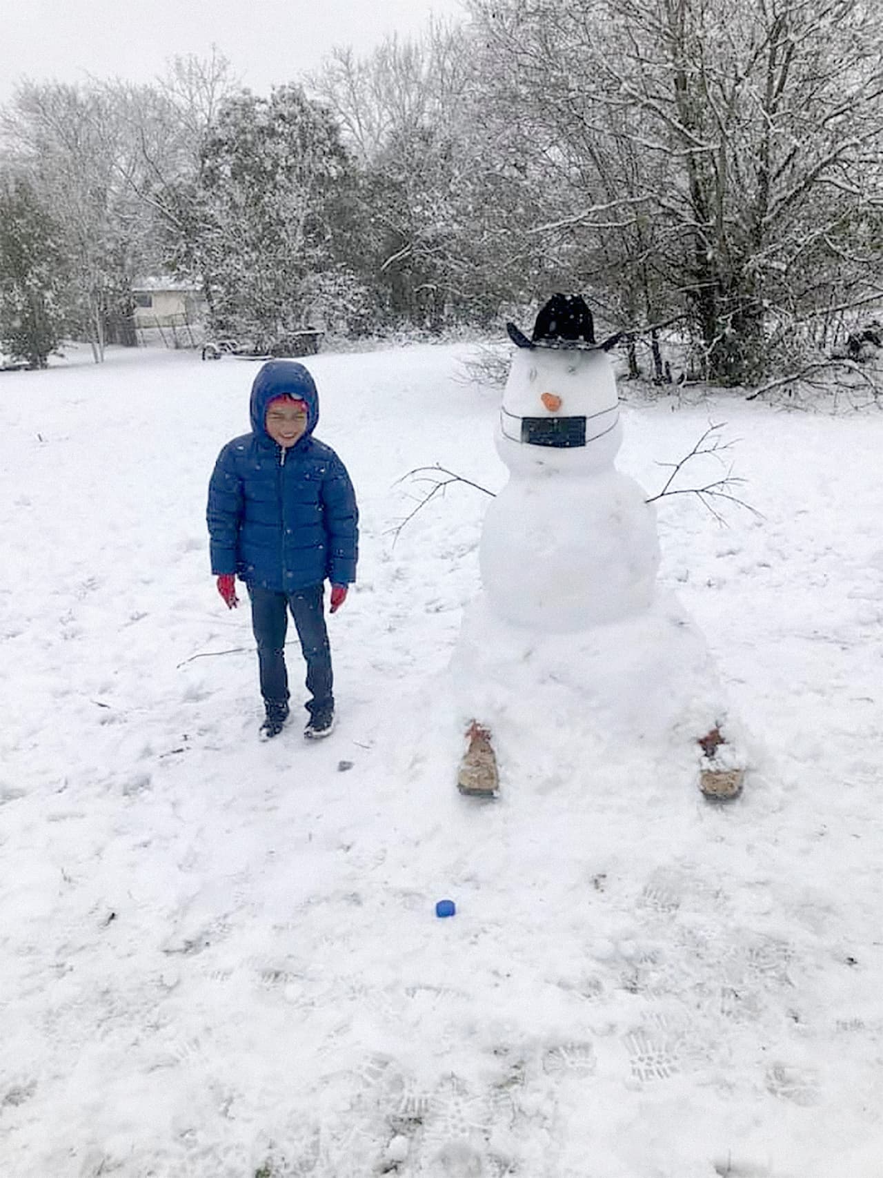 El sistema se trasladó a Luisiana y Mississippi durante la noche, por lo que la Policía Estatal de Luisiana advirtió a la población en un video en línea que evitaran las carreteras de ser posible.
<br>