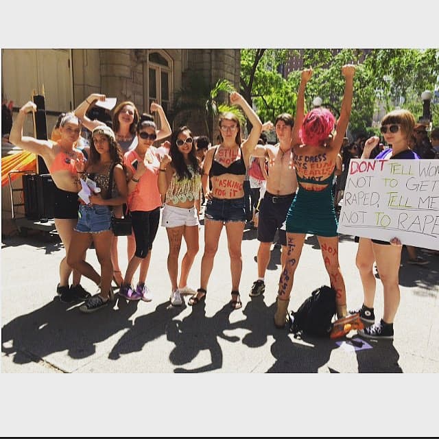 Cientos de personas en Chicago participaron en una marcha contra la violencia sexual. Mira las mejores fotos de las redes sociales.