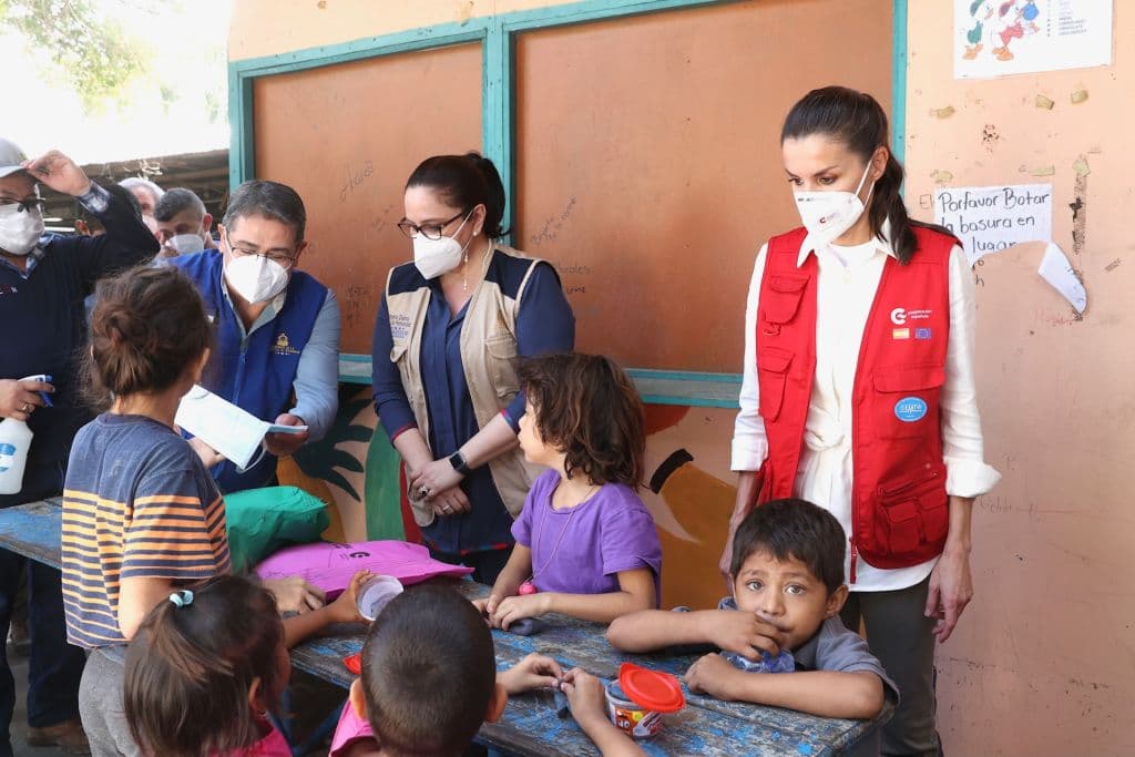 In handout image provided by the Spanish Royal Household, Queen Letizia of Spain is seen speaking with children affected by the hurricanes at Patria Institute on December 15, 2020 in San Pedro Sula, Honduras.