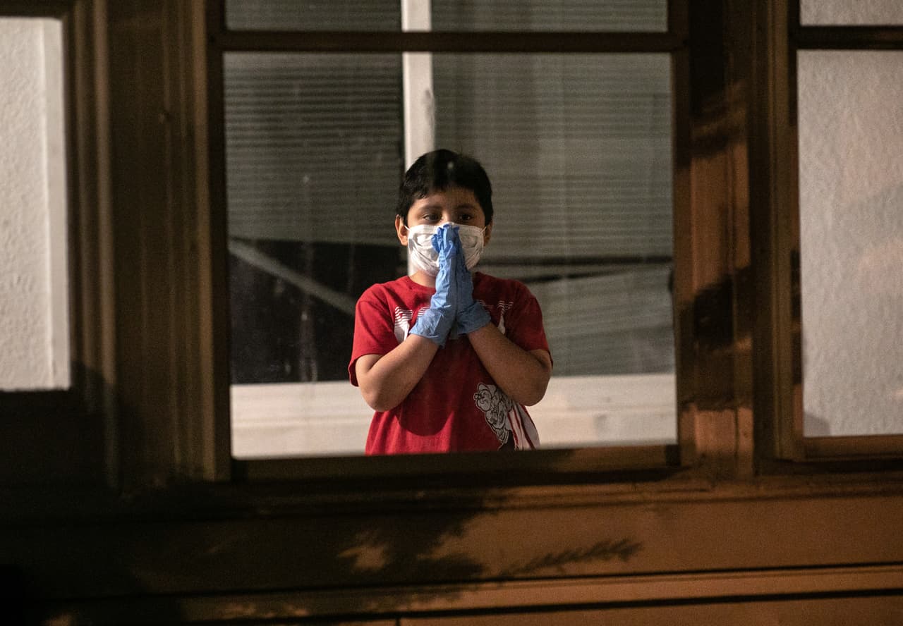 Offit matizó que, si bien la situación requiere de una atención específica, "realmente no estamos viendo un aumento de hospitalizaciones de niños por covid-19 en la Unidad de Cuidados Intensivos". 
<br>
<br>De acuerdo con datos de la Universidad Johns Hopkins, Florida tiene actualmente 3,173 pacientes hospitalizados por coronavirus. 
<b>En total, desde el inicio de la pandemia, han registrado 3,281,359.</b>
<br>