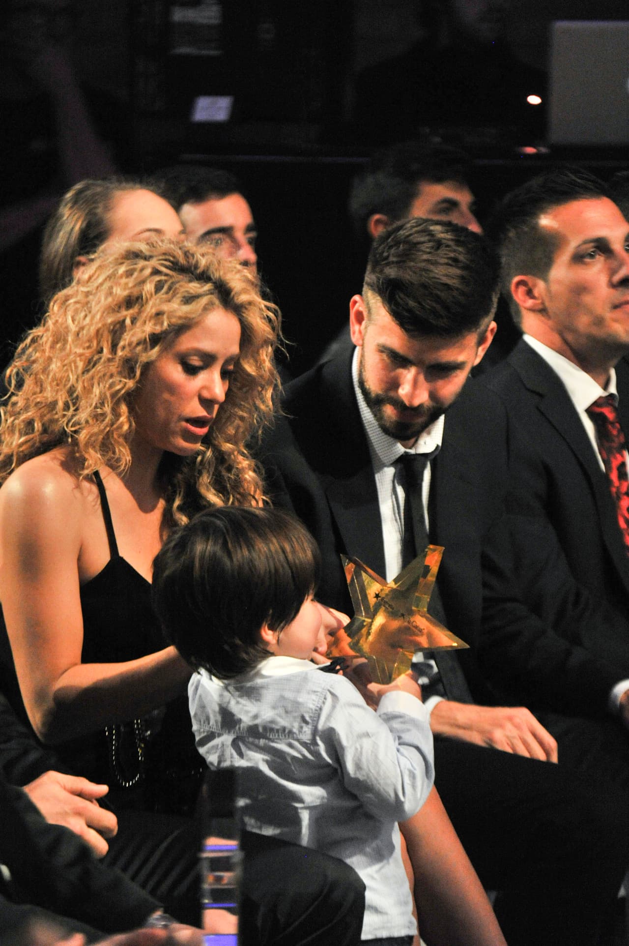 Milan de inmediato se fue sobre el premio de papi.