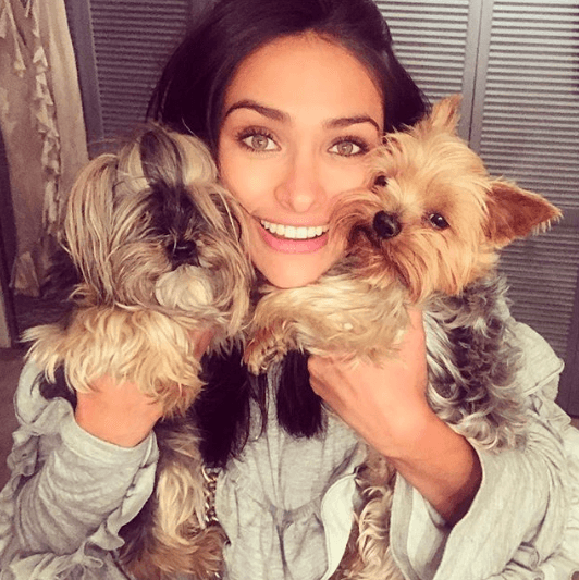 "Con mis dos amores de la vida y del amor. Los apachurro. Es puro amor", publicó la actriz en su cuenta de Instagram.