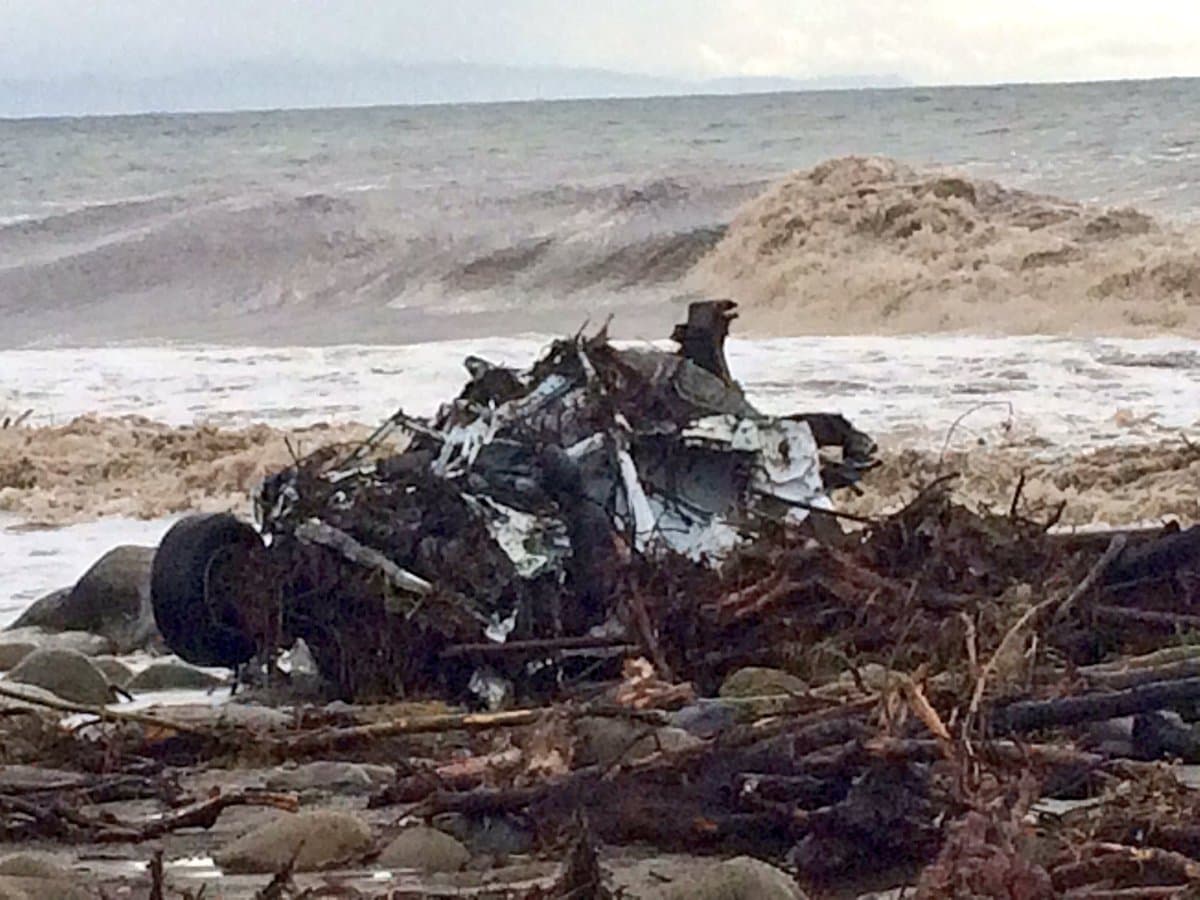 El agua y el lodo inundaron el campamento El Capitan Canyon Resort & Campground y varios vehículos acabaron destrozados a la orilla del mar.