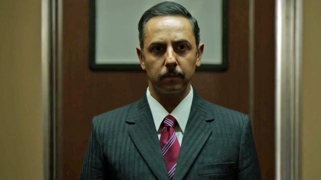 While ‘Don Sol’ uses his manipulative moves to try to get back into the Mexican government, a surprising secret of his private life gets revealed.