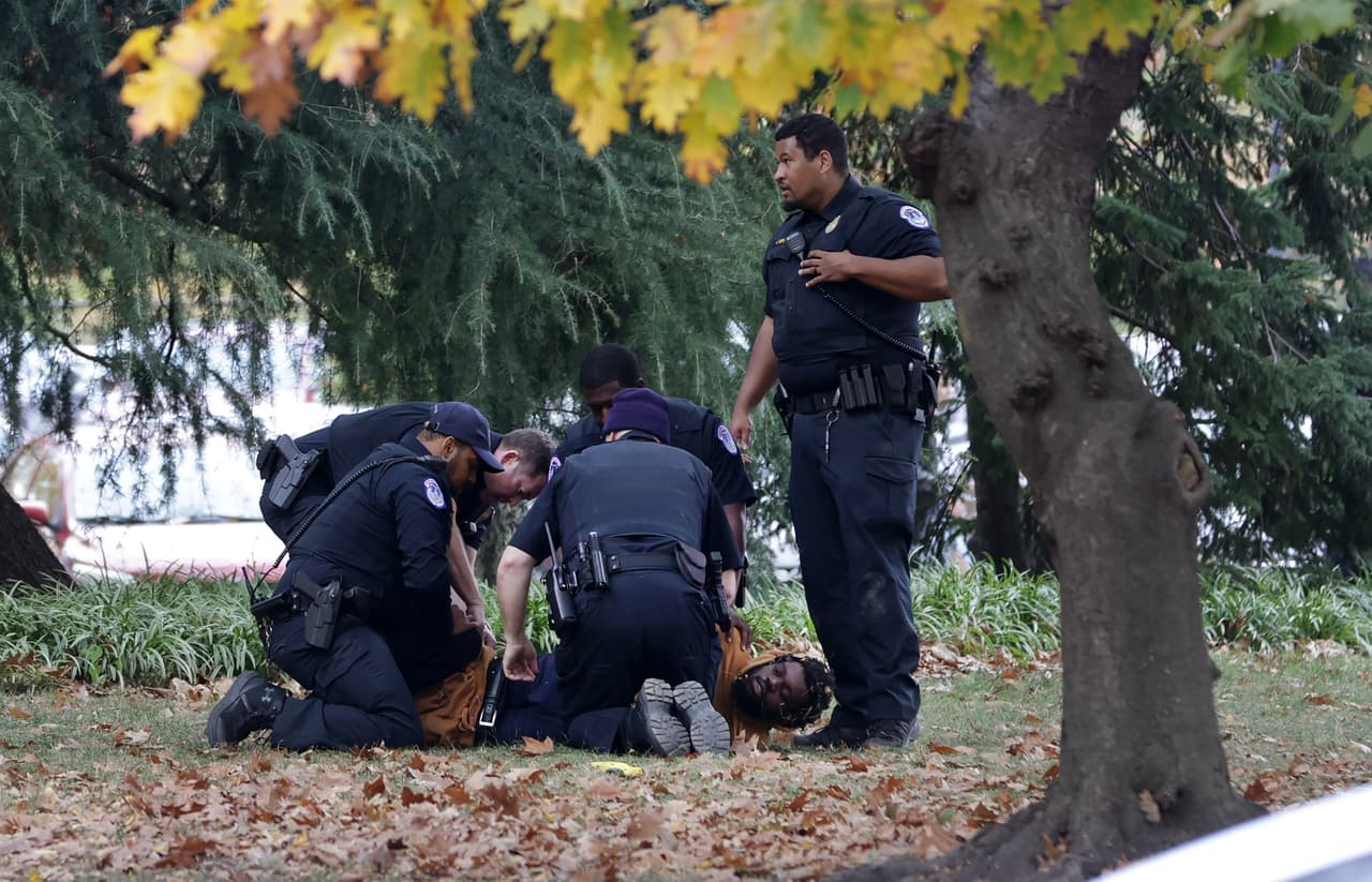 El sujeto fue visto cerca de un parque en Union Station, cerca de tres edificios del Senado.