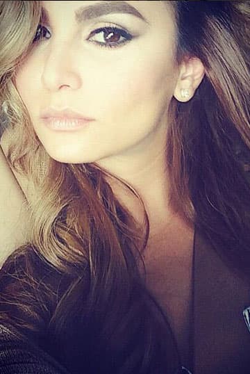 Esta mujer ha mantenido informados a todos de lo que pasa detrás de cámaras en Premios Juventud.