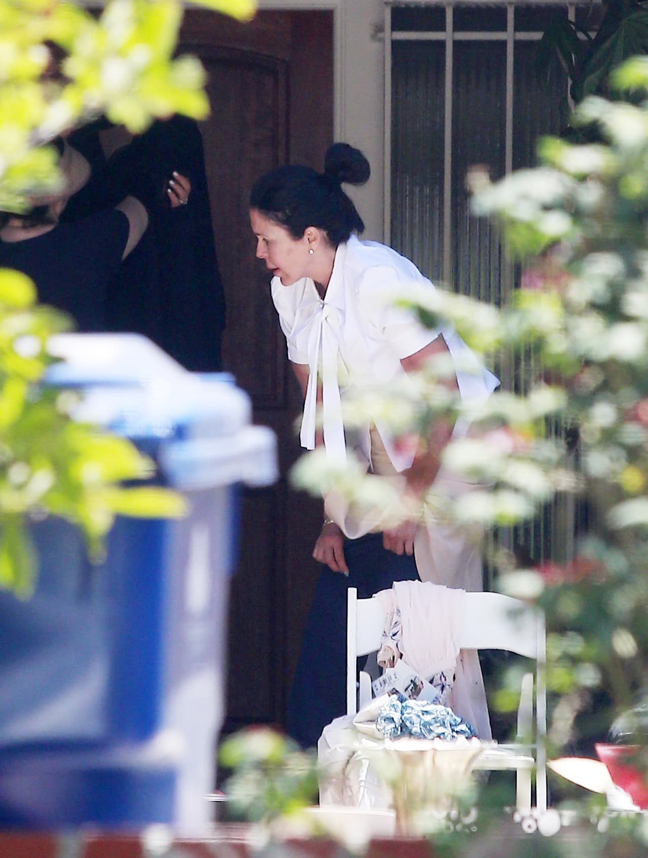 Hasta se bajó el pantalón para ver qué tal se le veía la falda.