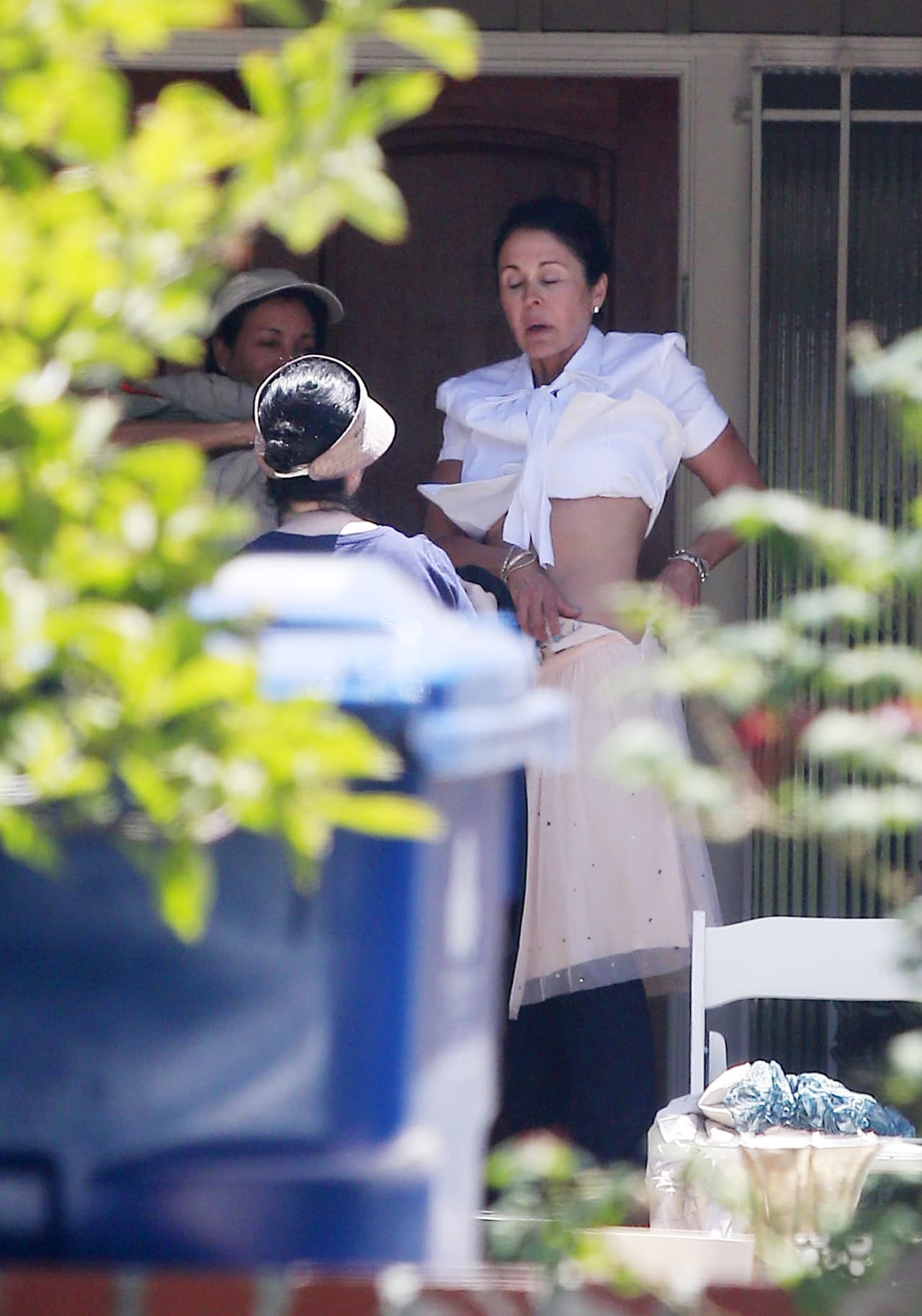 Sumió la pancita para que le cerrara.