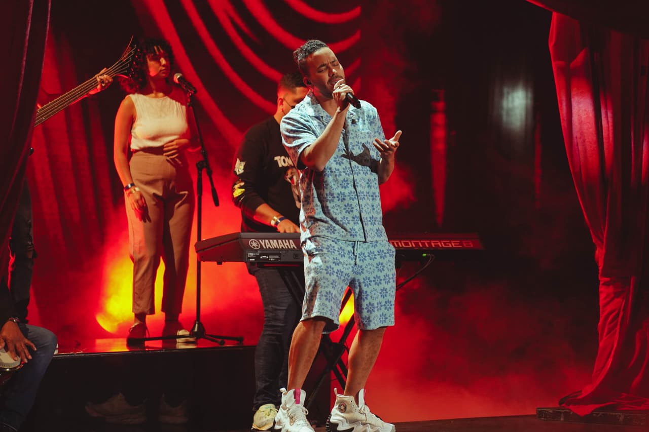 Prince Royce y su bachata se dejaron sentir en el escenario del Coliseo José Miguel Agrelot. El cantante también será uno de nuestros 
<u><b><a href="https://www.univision.com/shows/premios-juventud/cuatro-conductores-premios-juventud-2022" target="_blank">cuatro conductores de la noche</a></b></u>.