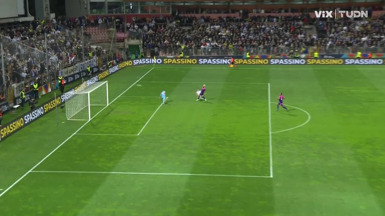 ¡Metal! Demerovic revienta el travesaño del arco de Alemania