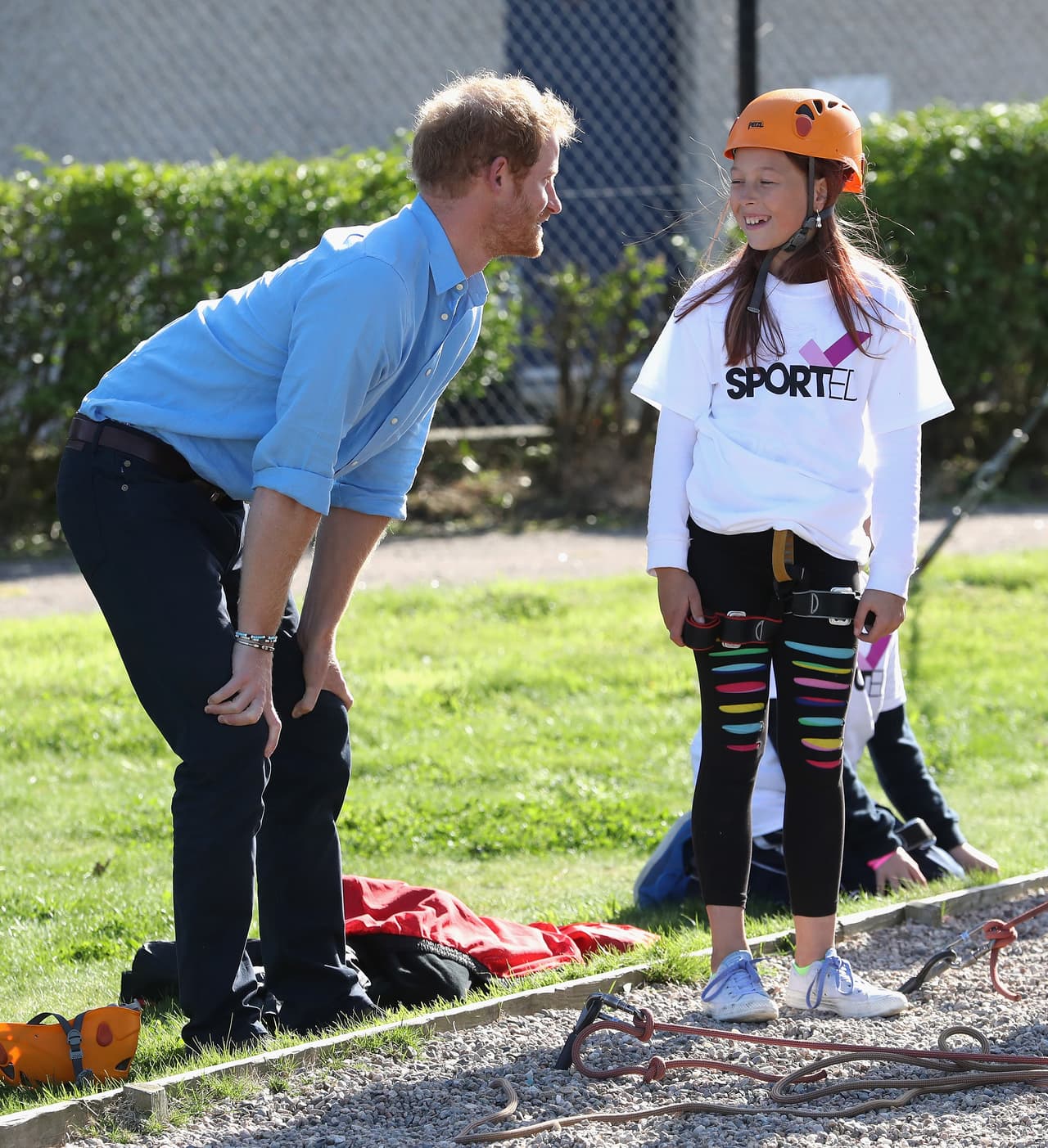 Estuvo muy atento con los niños y niñas.