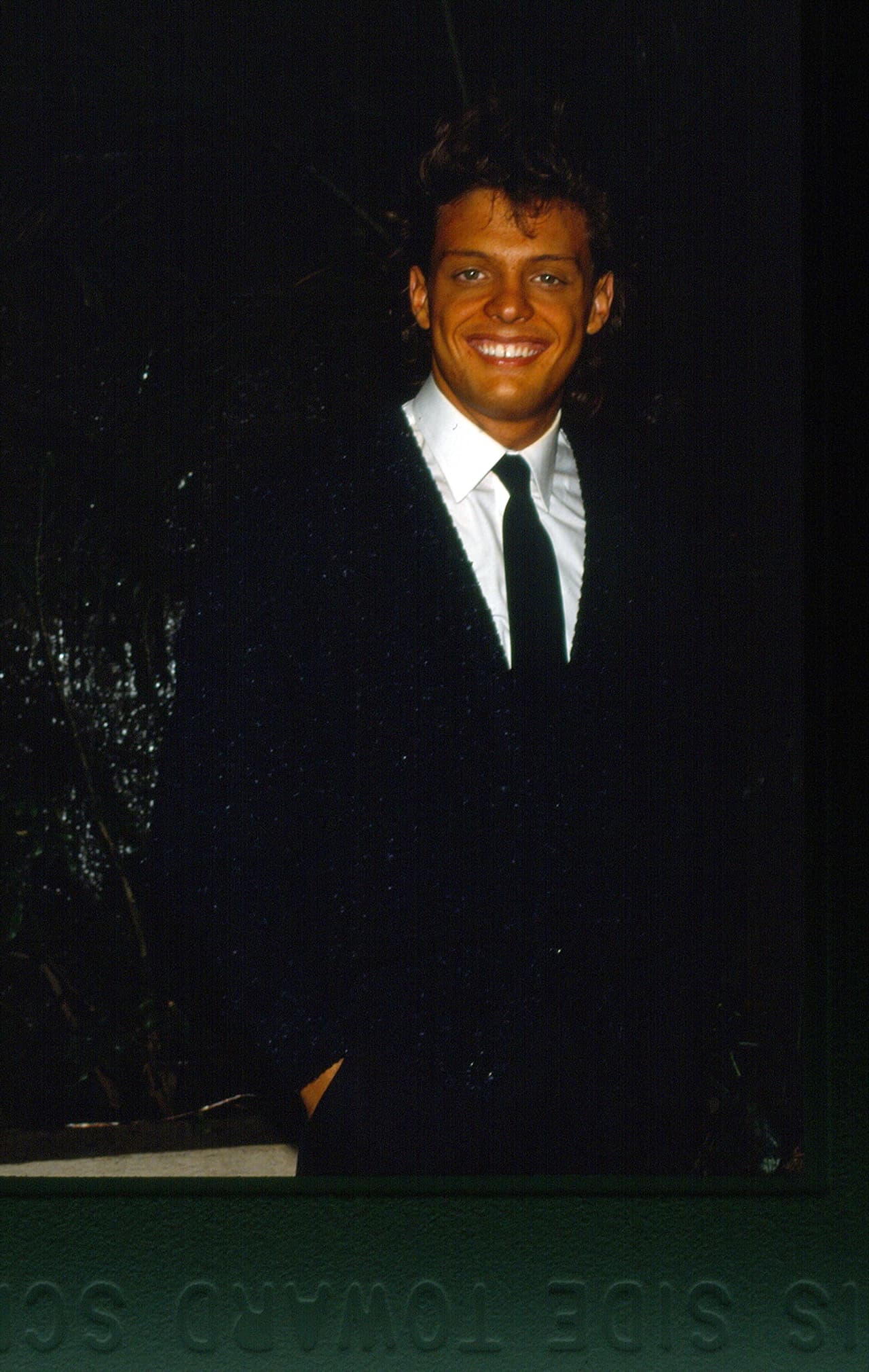 Luis Miguel en el centro de espectáculos el Premier de la Ciudad de México, promocionando el disco "Busca una Mujer" en 1988.
<br>