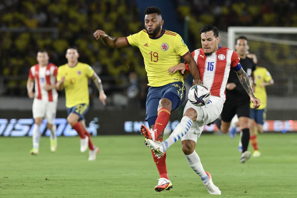 Colombia y Paraguay no se hacen daño en su empate 0-0 y Chile cae frente a Ecuador 0-1 con un hombre menos.