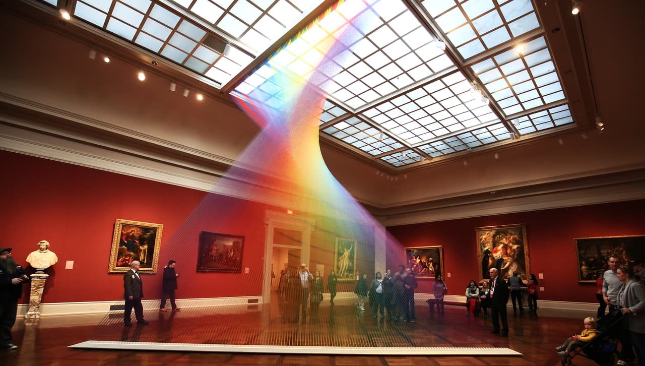 El arcoiris que se ha colado en un museo de Ohio gracias a un artista mexicano